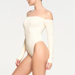 ESSENTIAL OFF THE SHOULDER BODYSUIT | ECRU