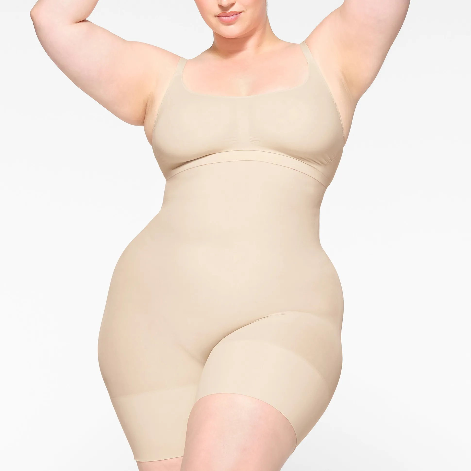 EVERYDAY SCULPT HIGH-WAISTED MID THIGH SHORT | SAND