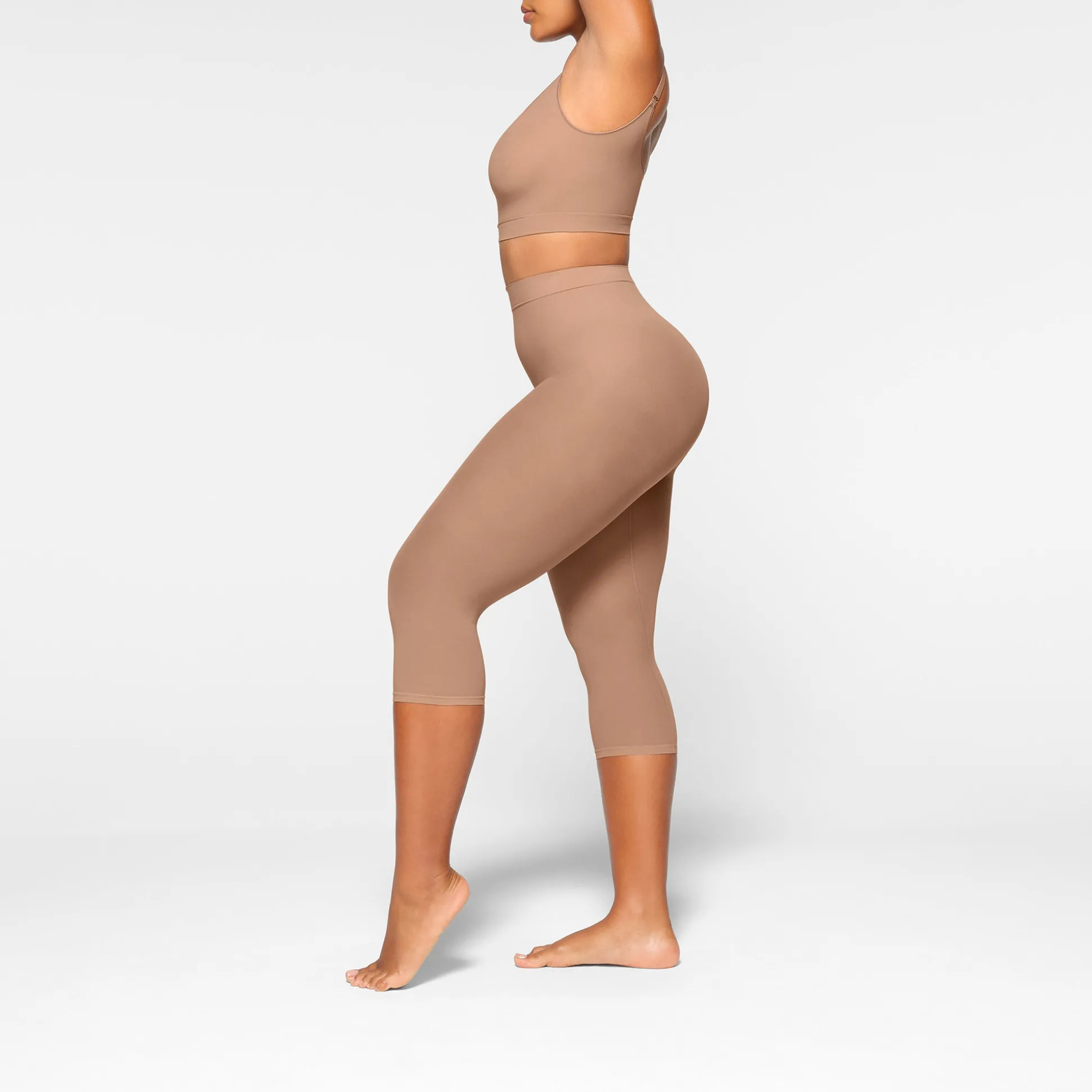 EVERYDAY SCULPT MID WAIST CAPRI | SIENNA