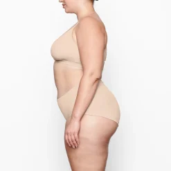 FITS EVERYBODY BOY SHORT | MICA
