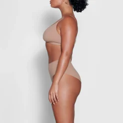 FITS EVERYBODY CROSSOVER BRALETTE | SIENNA