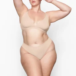 FITS EVERYBODY CROSSOVER BRALETTE | MICA