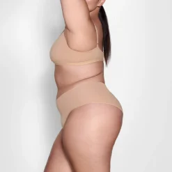 FITS EVERYBODY CROSSOVER BRALETTE | OCHRE