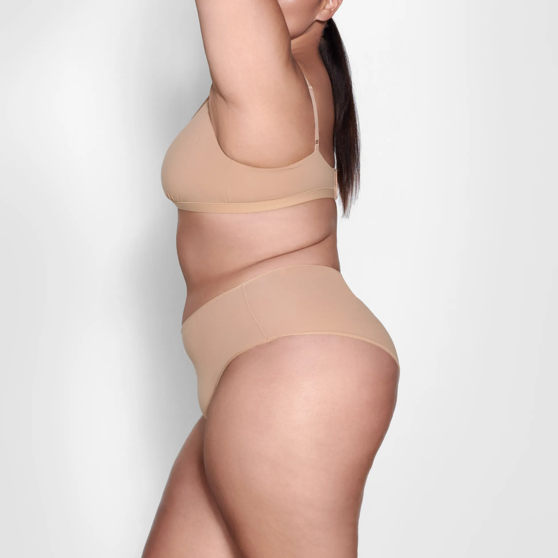 FITS EVERYBODY CROSSOVER BRALETTE | OCHRE