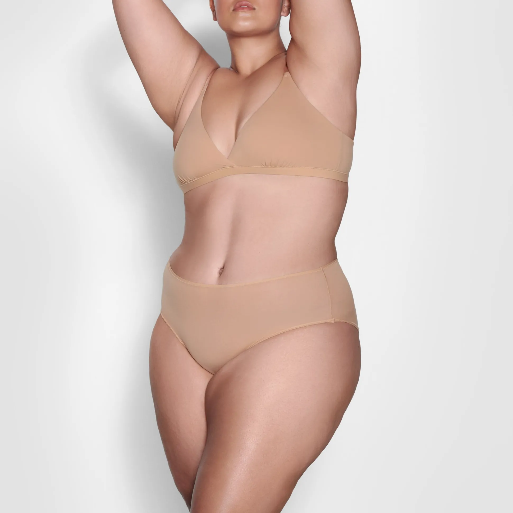 FITS EVERYBODY CROSSOVER BRALETTE | OCHRE