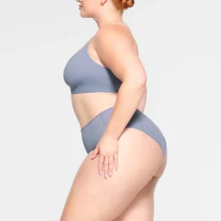 FITS EVERYBODY CROSSOVER BRALETTE | SLATE