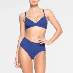FITS EVERYBODY CROSSOVER BRALETTE | SAPPHIRE