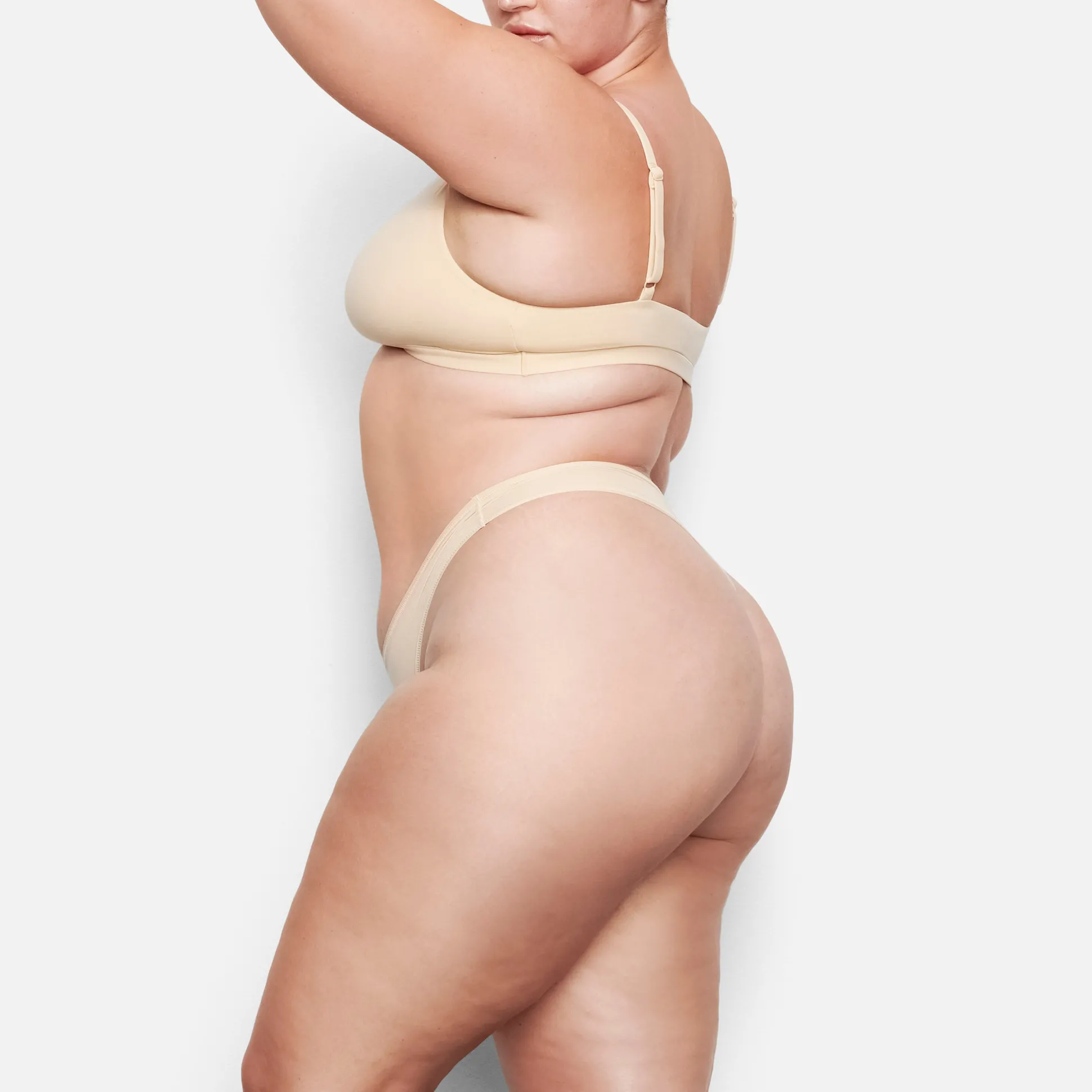 FITS EVERYBODY DIPPED FRONT THONG | SAND