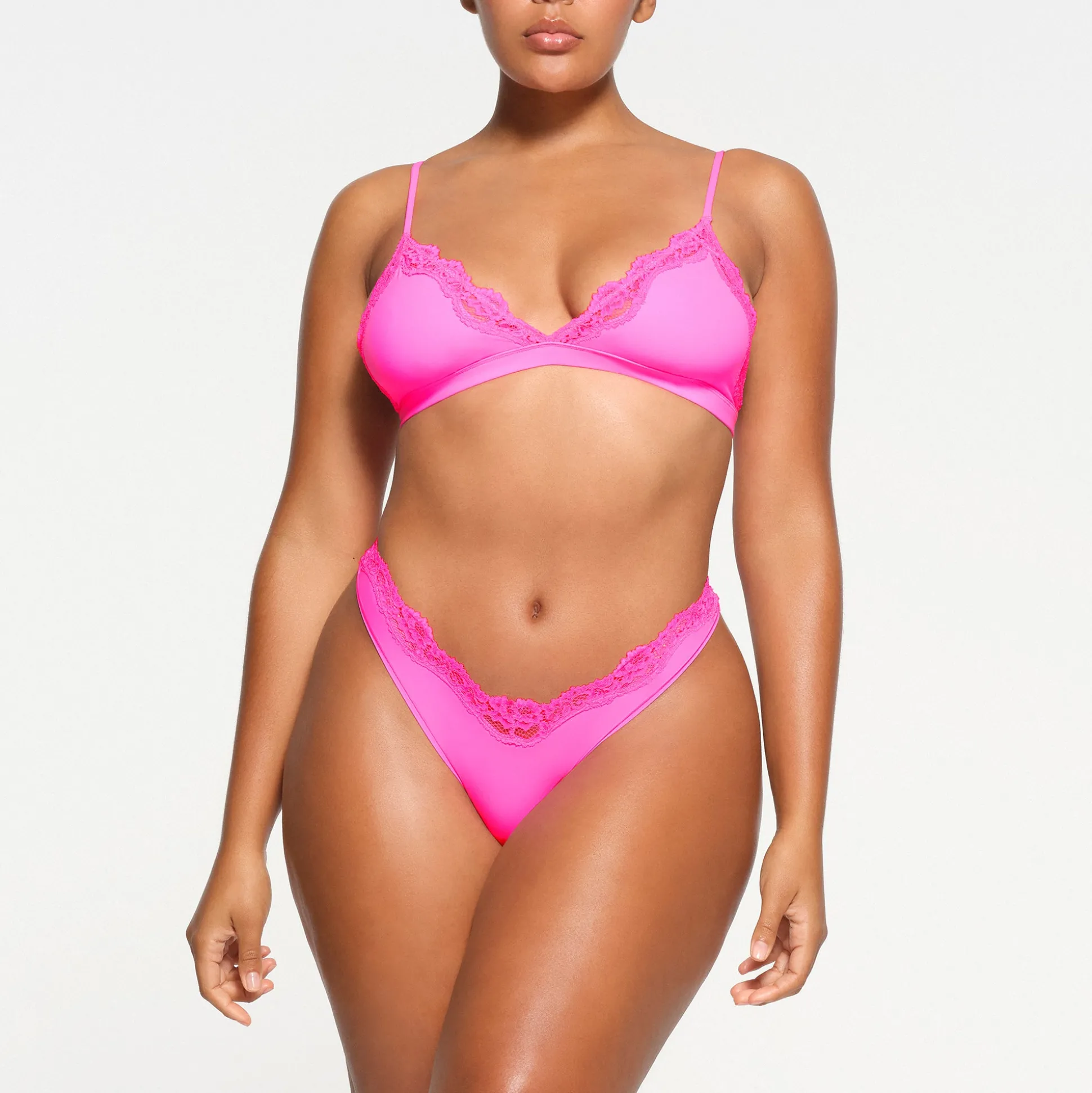 FITS EVERYBODY LACE TRIANGLE BRALETTE | TAFFY TONAL