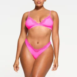 FITS EVERYBODY LACE TRIANGLE BRALETTE | TAFFY TONAL