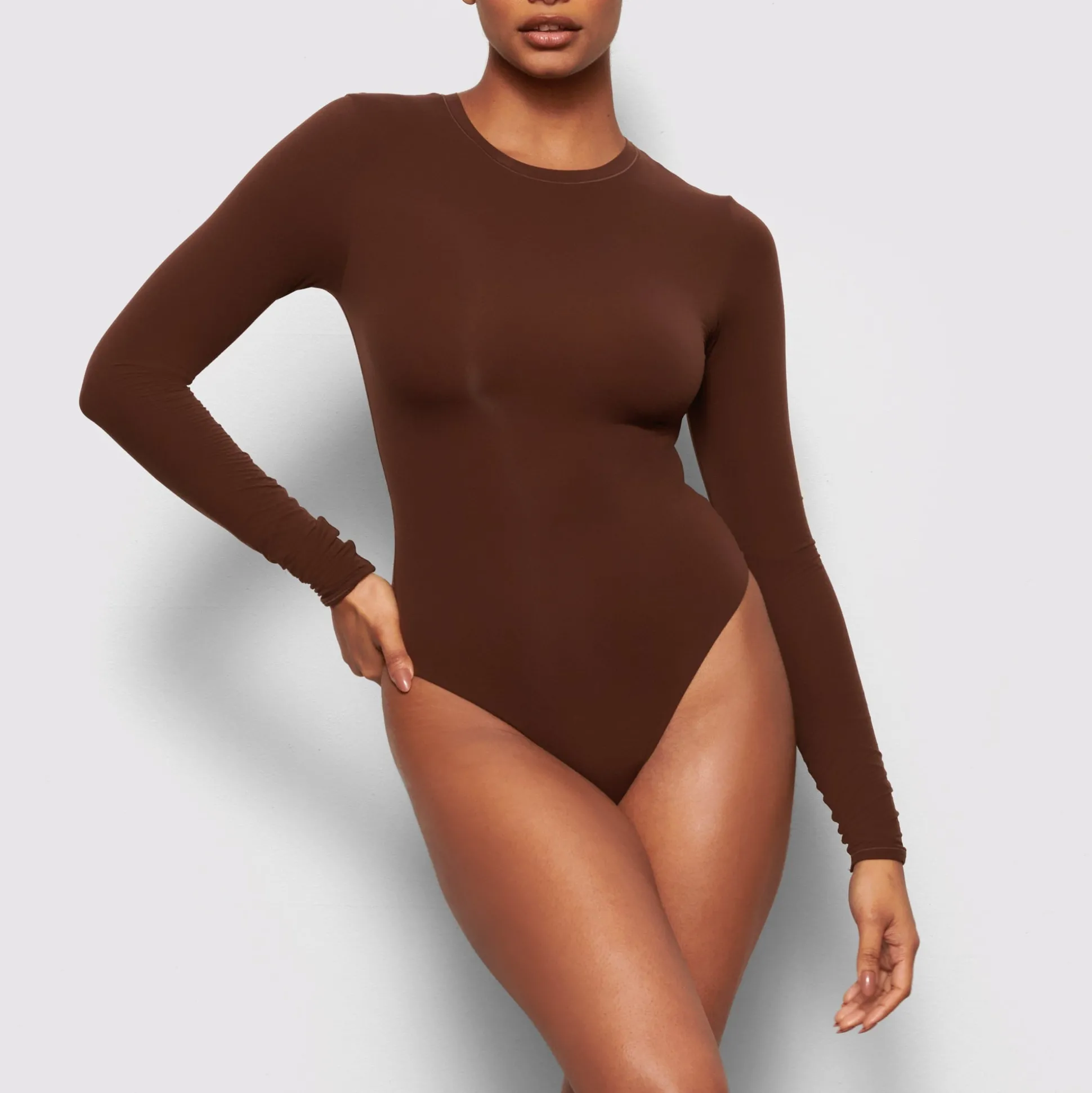 FITS EVERYBODY LONG SLEEVE CREW NECK BODYSUIT | COCOA