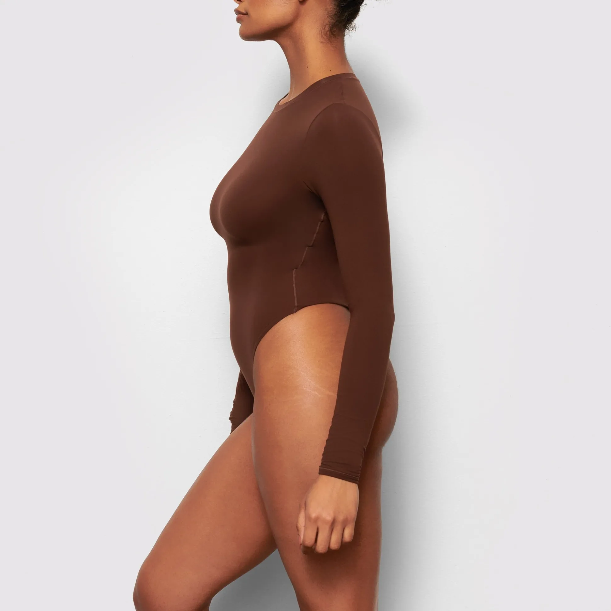FITS EVERYBODY LONG SLEEVE CREW NECK BODYSUIT | COCOA