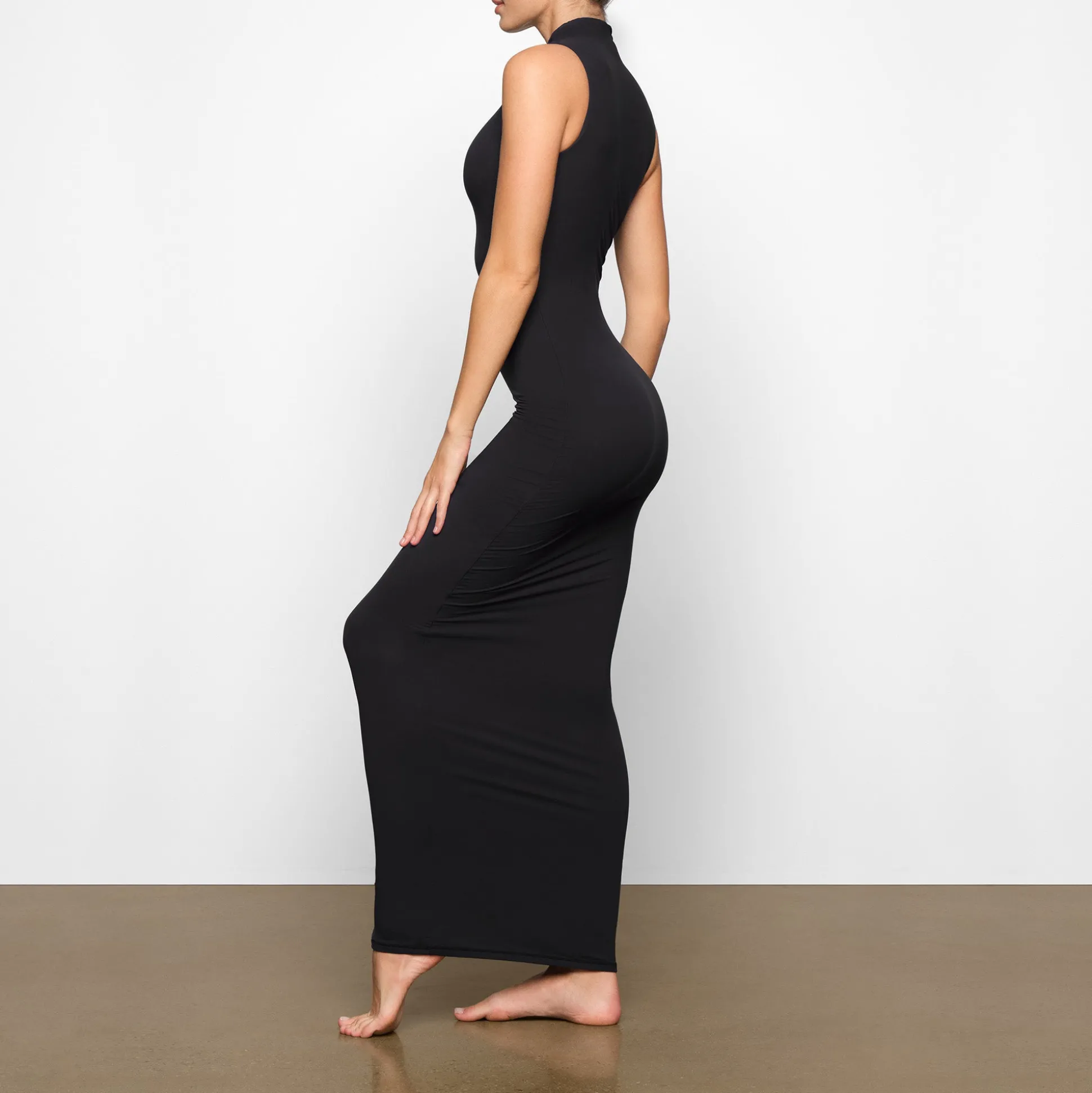 FITS EVERYBODY SLEEVELESS MOCK NECK DRESS | ONYX