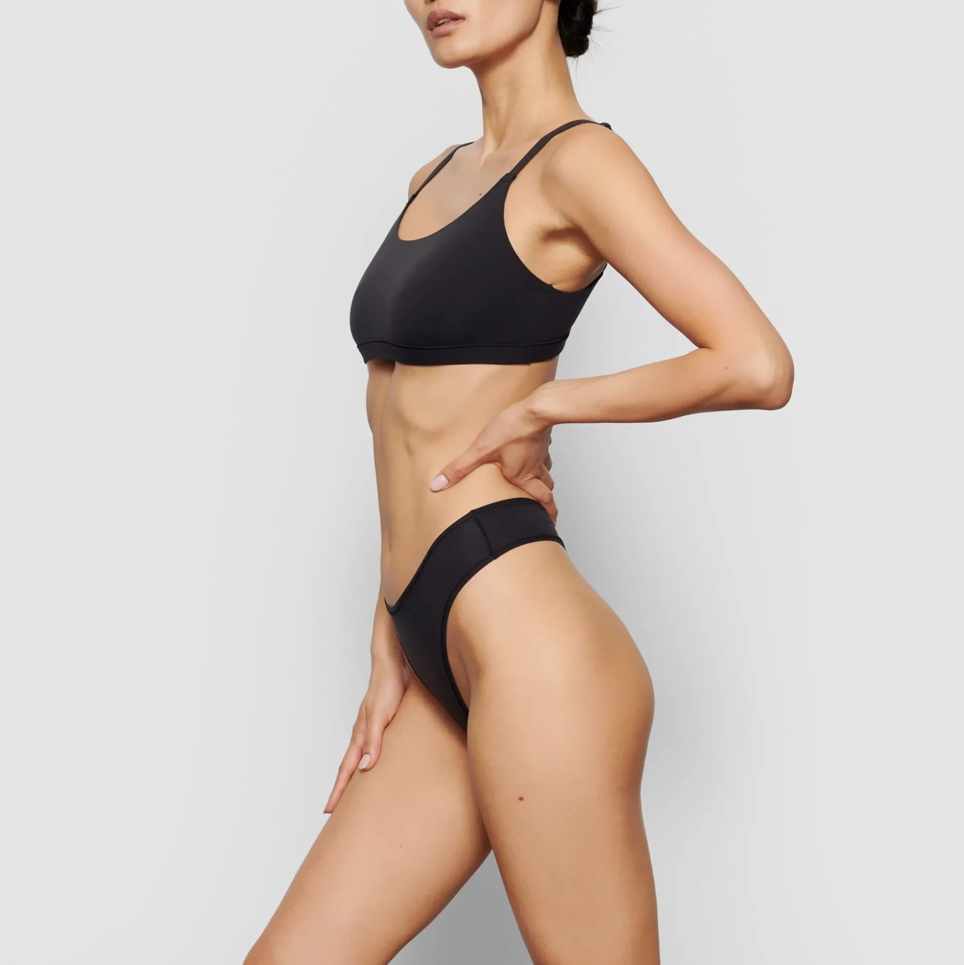 FITS EVERYBODY THONG | ONYX