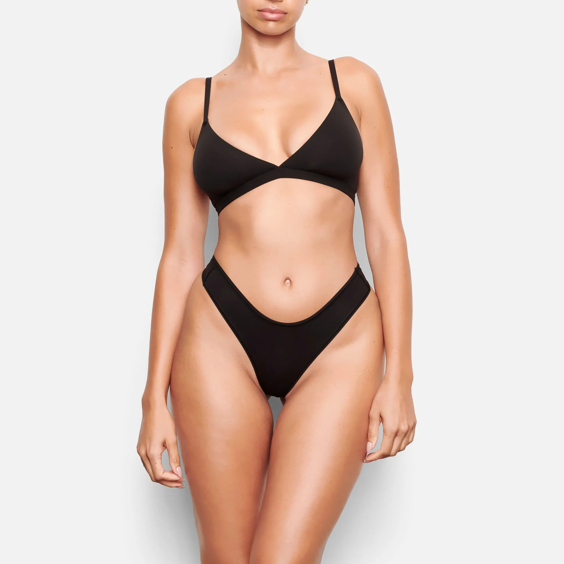 FITS EVERYBODY TRIANGLE BRALETTE | ONYX
