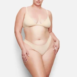 FITS EVERYBODY TRIANGLE BRALETTE | SAND