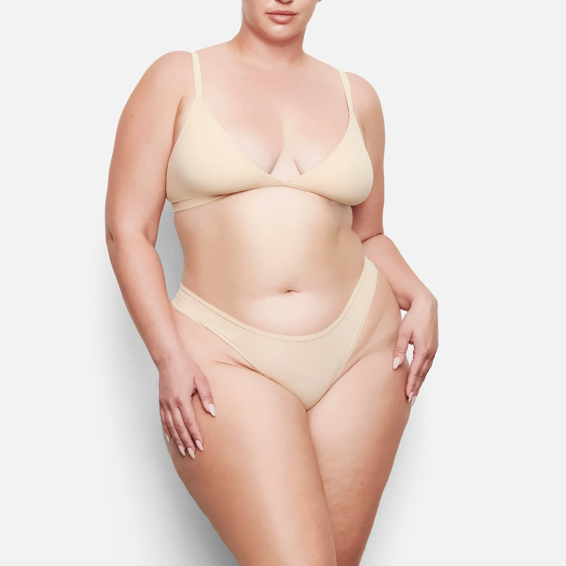 FITS EVERYBODY TRIANGLE BRALETTE | SAND