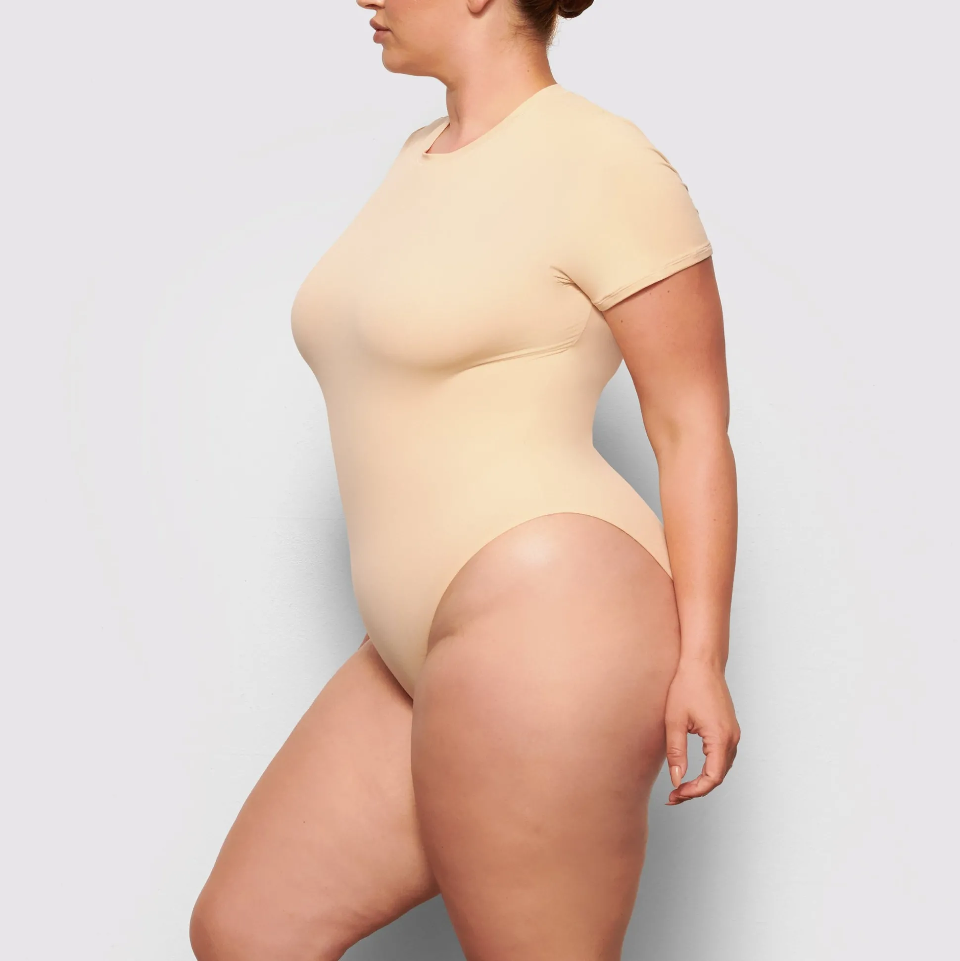 FITS EVERYBODY T-SHIRT BODYSUIT | SAND
