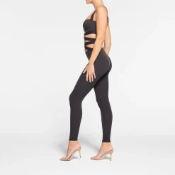 FITS EVERYBODY WRAP SUPER CROPPED TANK | ONYX