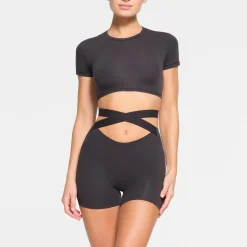 FITS EVERYBODY WRAP SUPER CROPPED T-SHIRT | ONYX