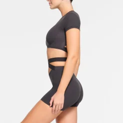 FITS EVERYBODY WRAP SUPER CROPPED T-SHIRT | ONYX