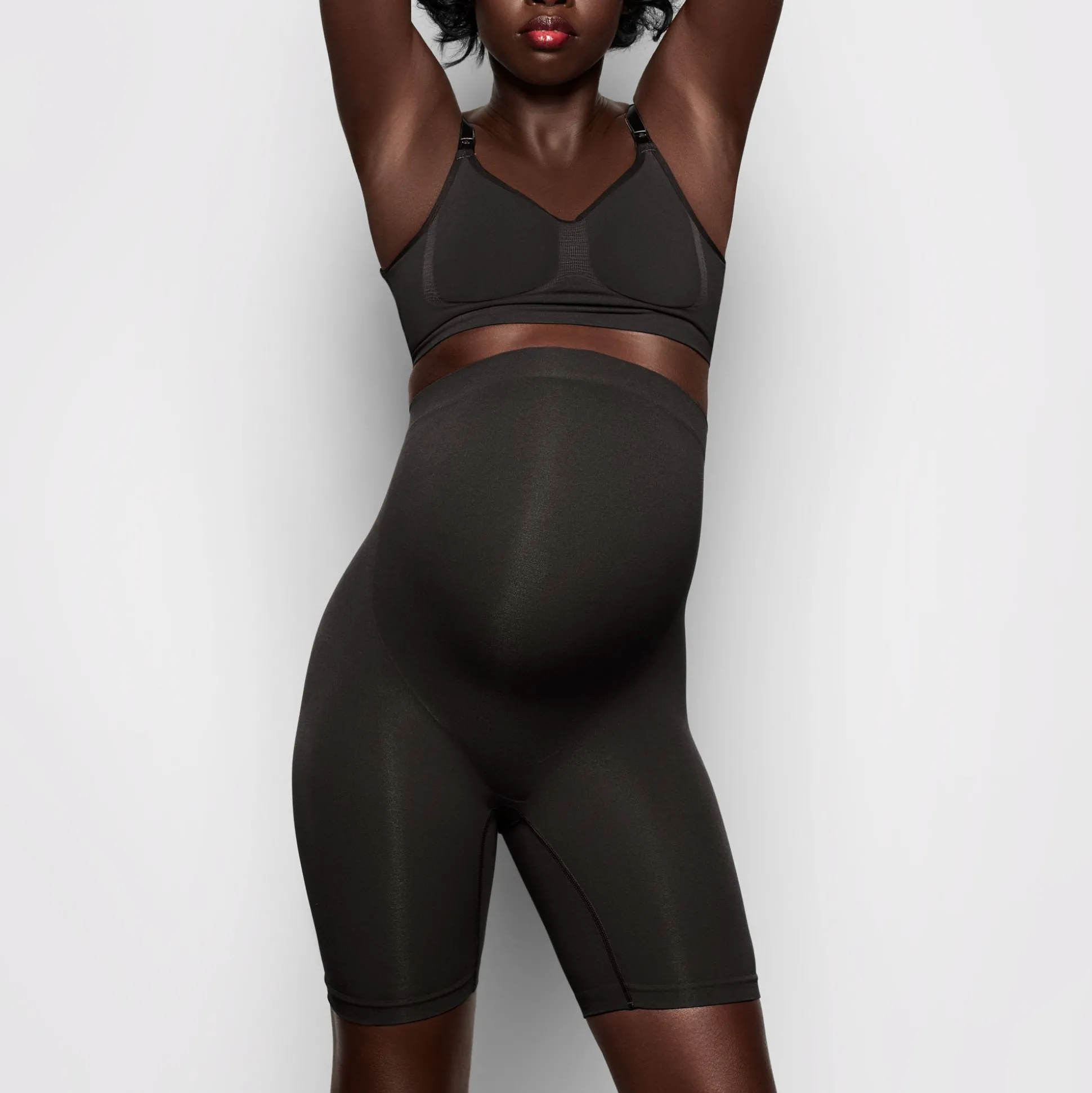 MATERNITY SCULPTING SHORT MID THIGH | ONYX
