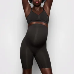 MATERNITY SCULPTING SHORT MID THIGH | ONYX
