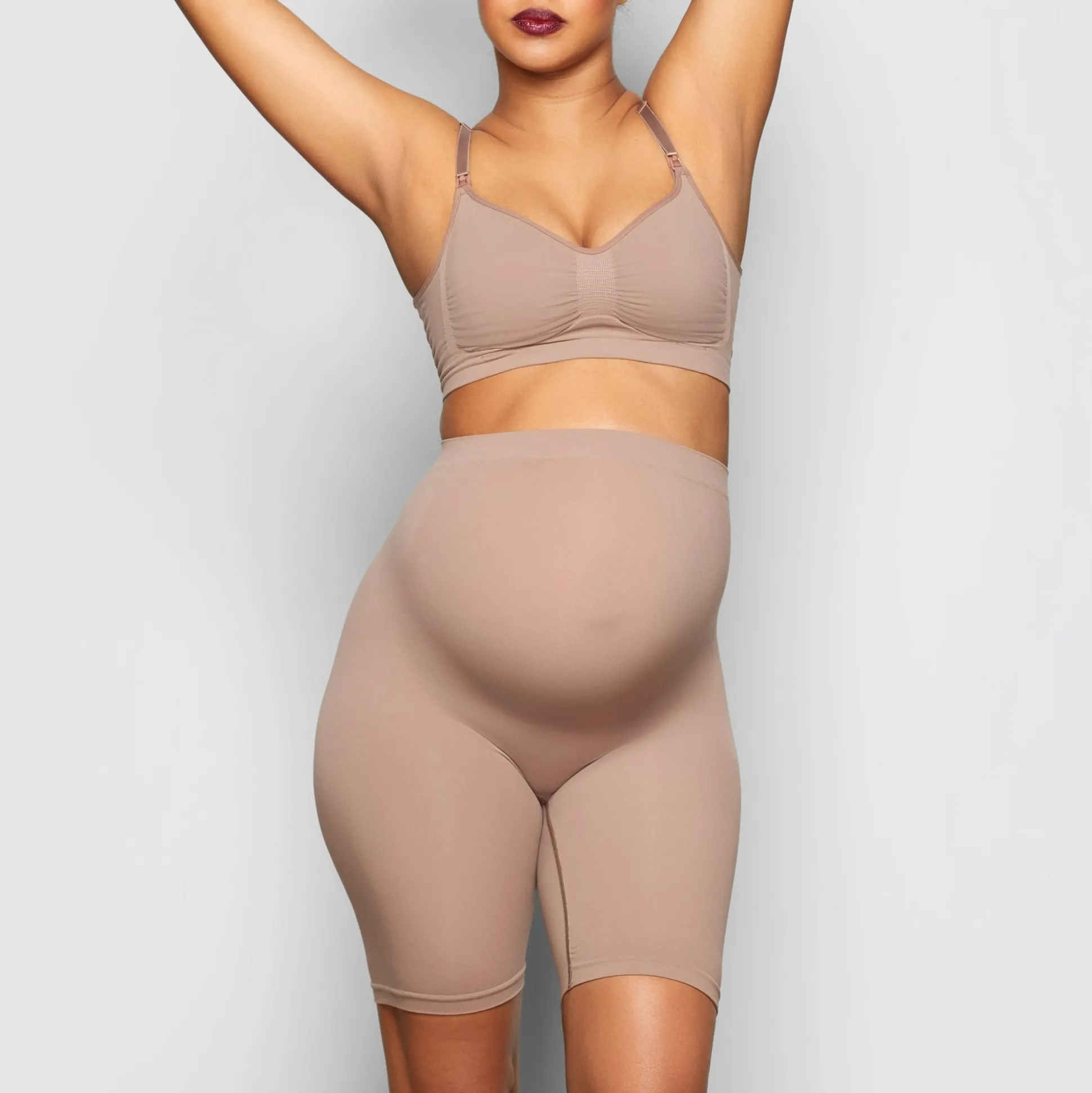 MATERNITY SCULPTING SHORT MID THIGH | UMBER