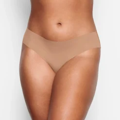 NAKED CHEEKY HIPSTER | SIENNA