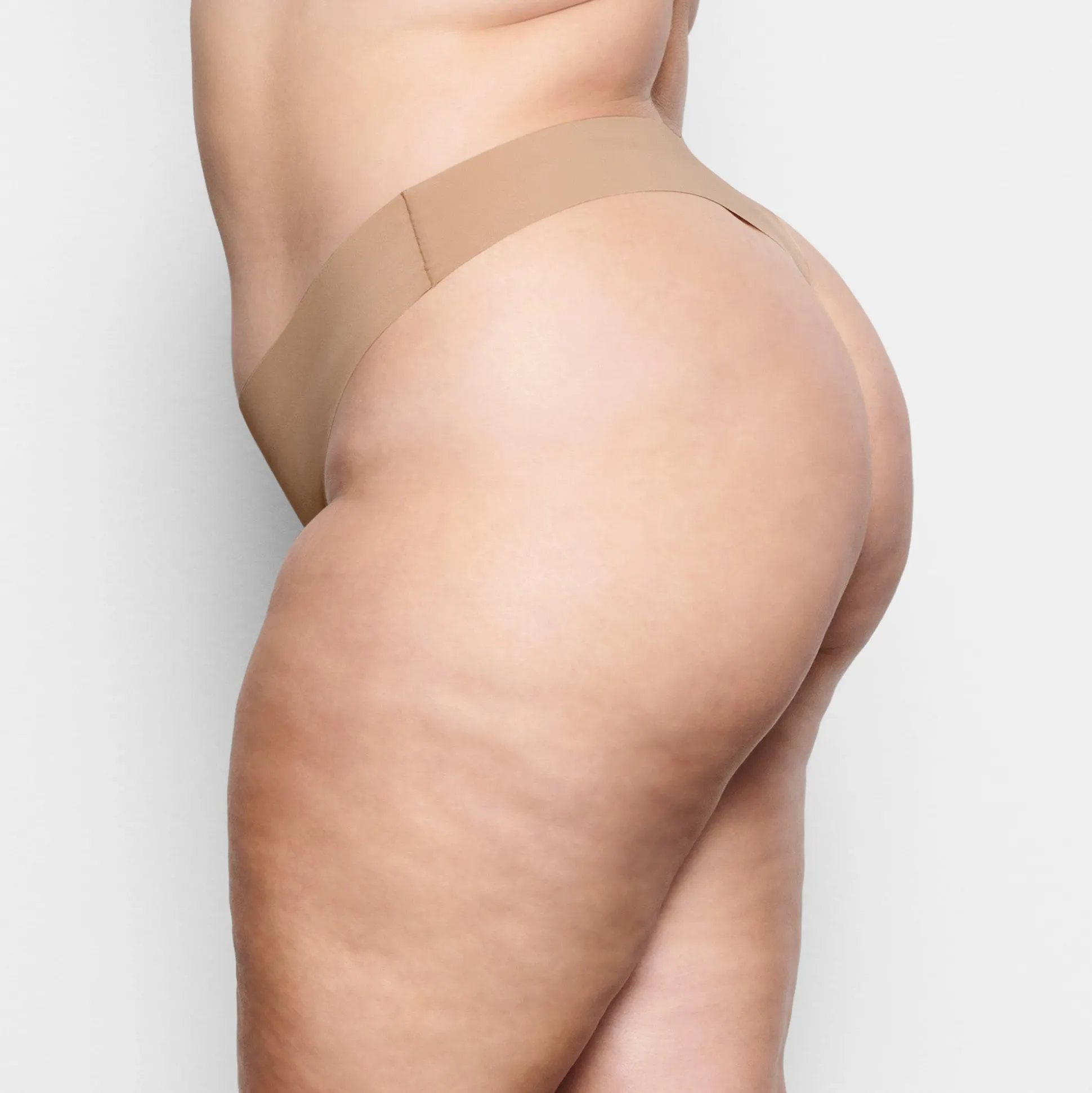NAKED DIPPED THONG | CLAY