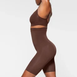 SEAMLESS SCULPT HIGH-WAISTED ABOVE THE KNEE SHORT | COCOA