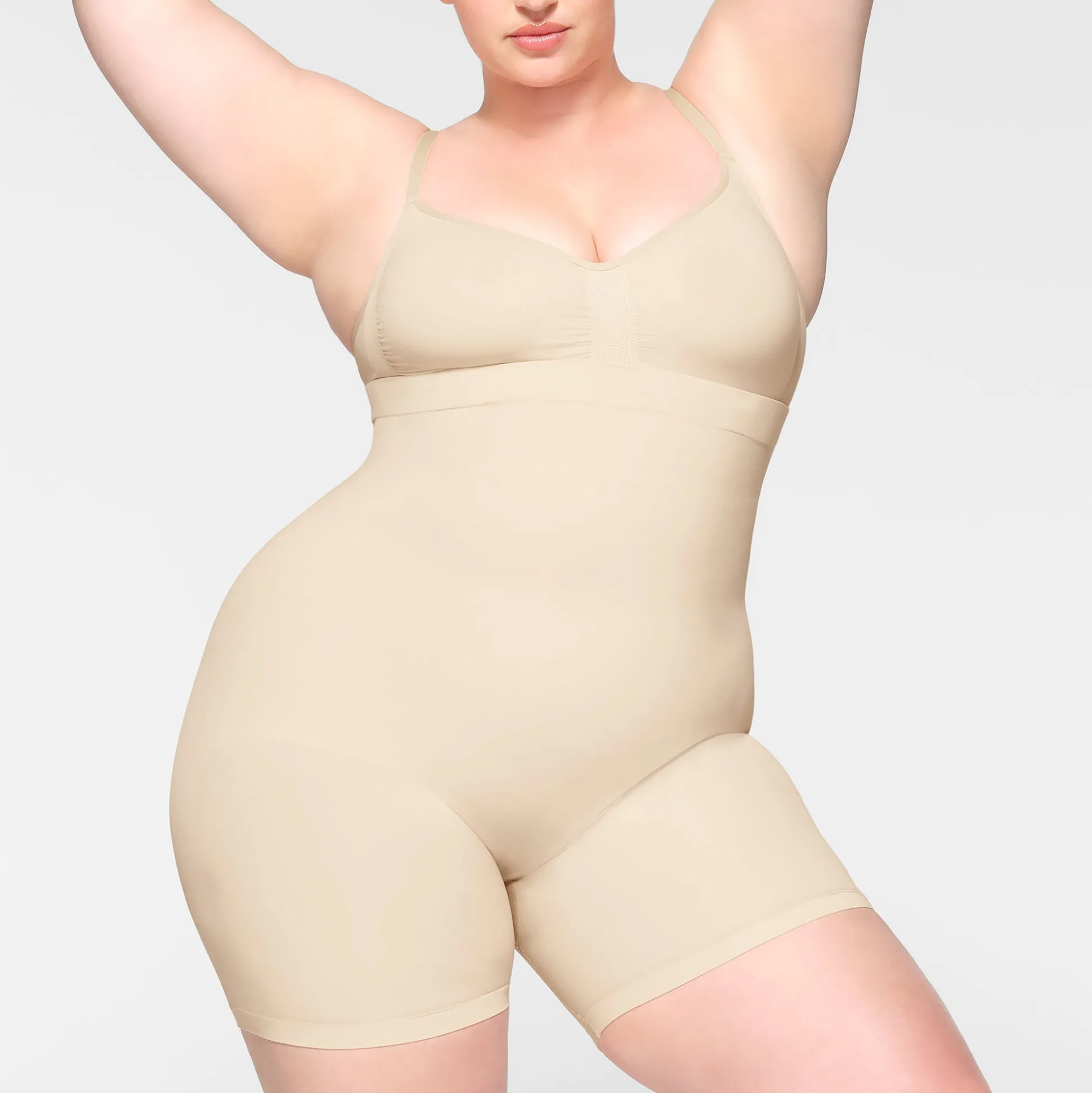 SEAMLESS SCULPT MID THIGH SHORT | SAND