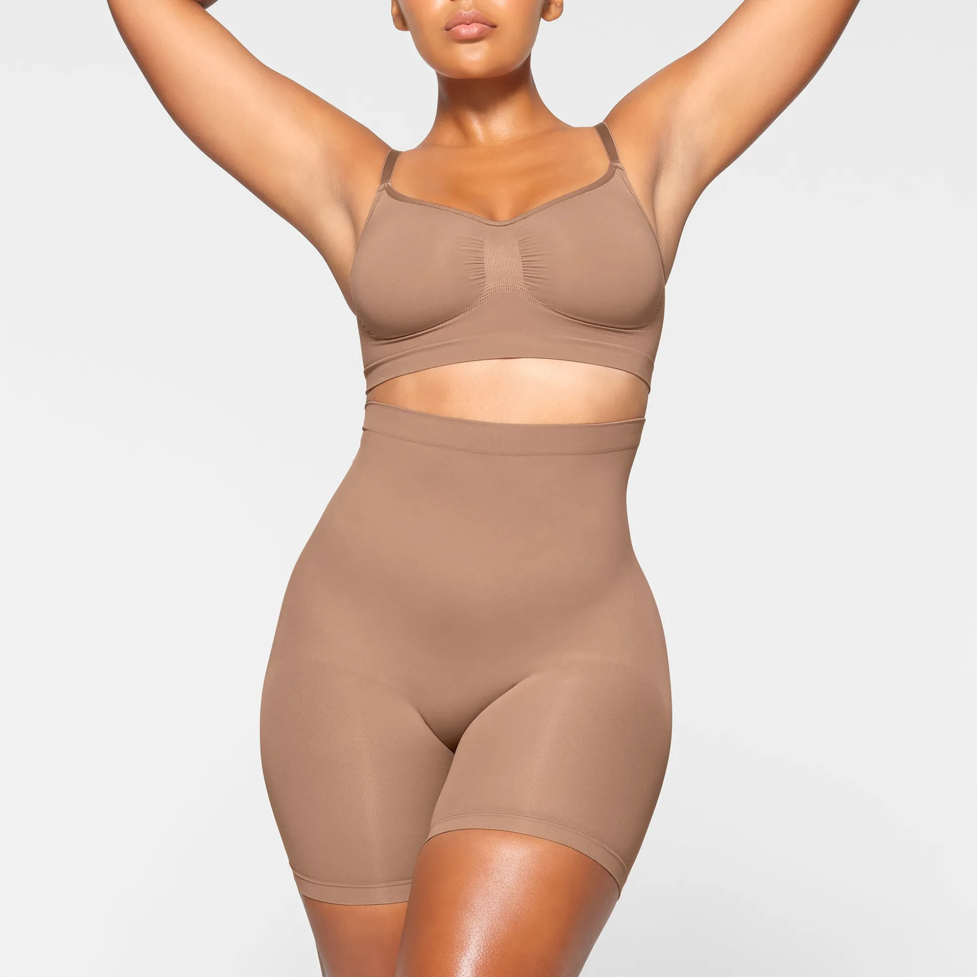 SEAMLESS SCULPT MID THIGH SHORT | SIENNA