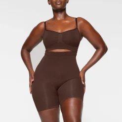 SEAMLESS SCULPT MID THIGH SHORT | ESPRESSO