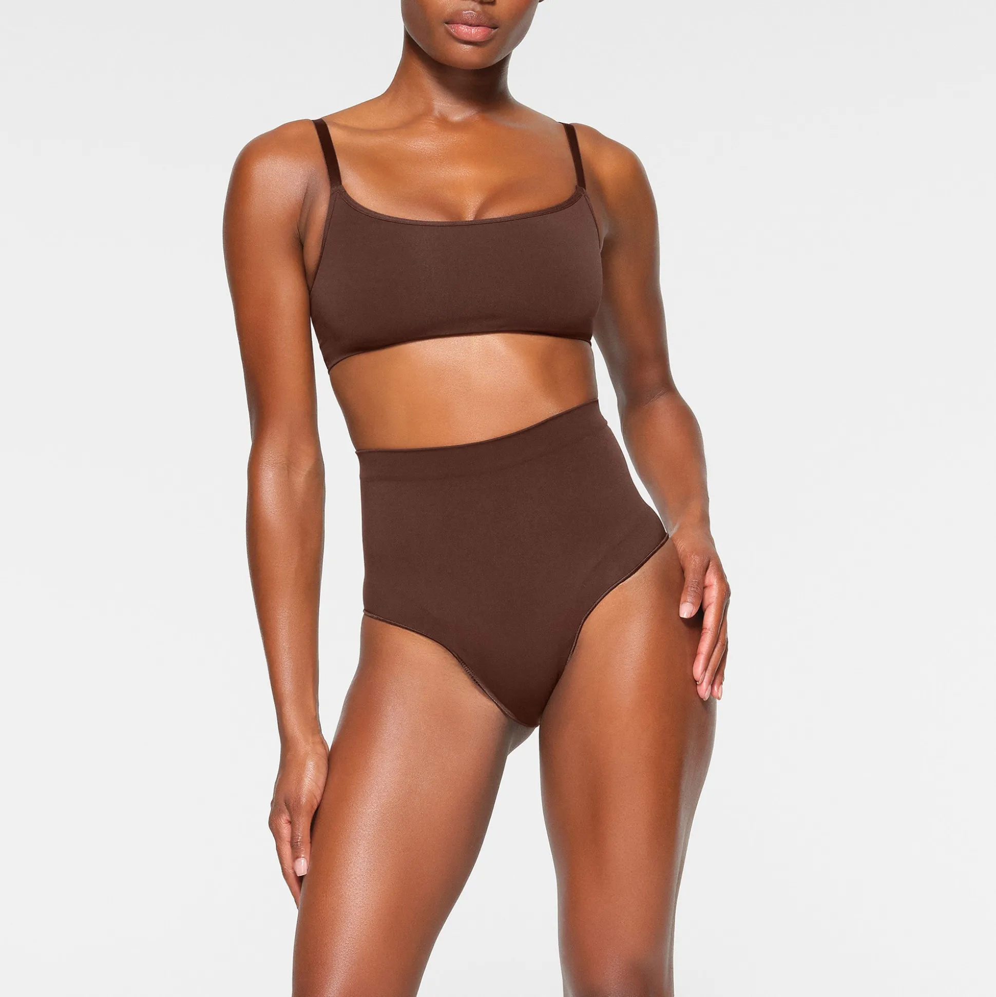 SEAMLESS SCULPT SCOOP NECK BRALETTE | COCOA