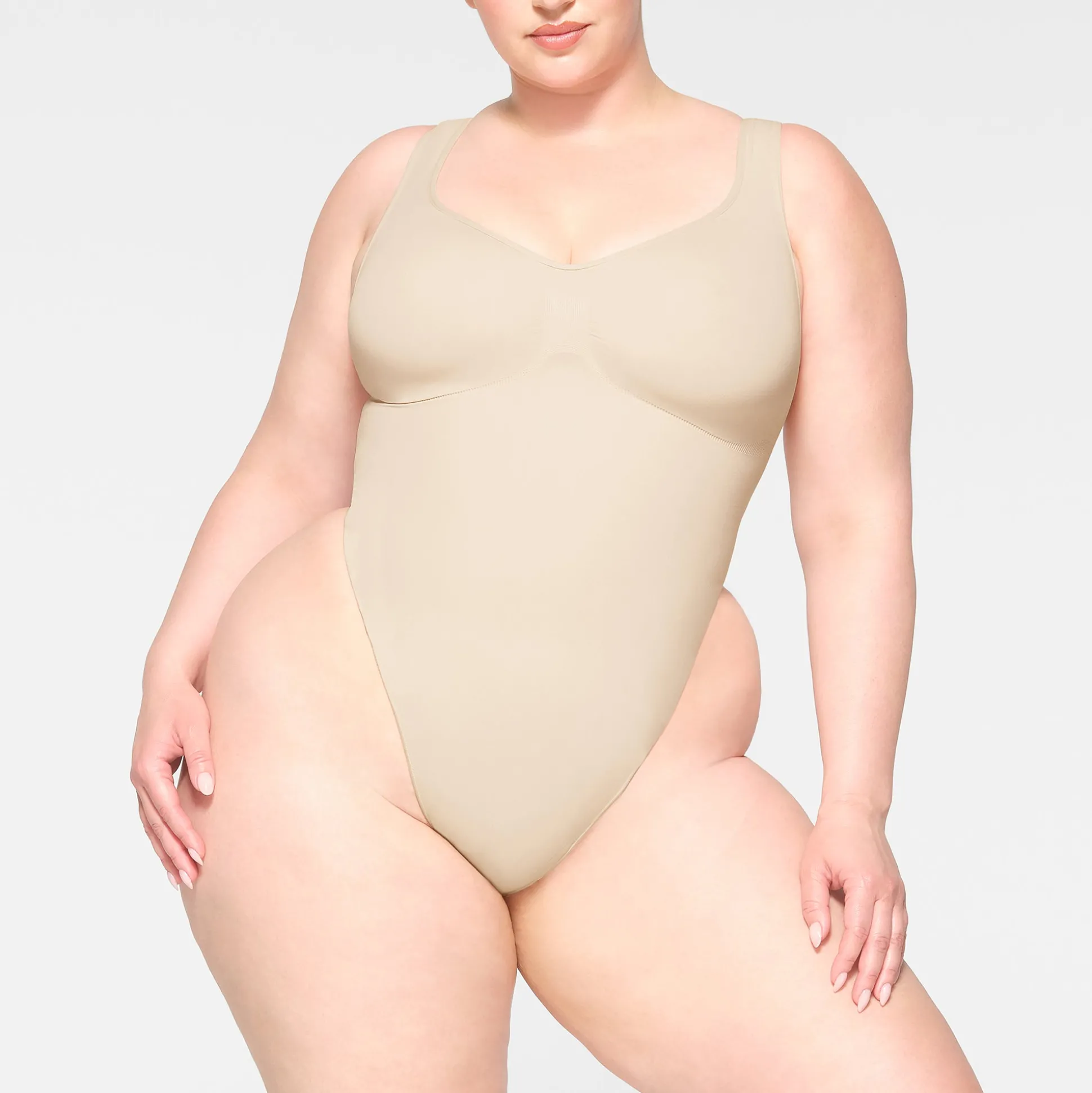SEAMLESS SCULPT SCOOP NECK THONG BODYSUIT | SAND