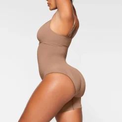 SEAMLESS SCULPT SOLUTION SHORT LEFT LEG EXPOSED | SIENNA