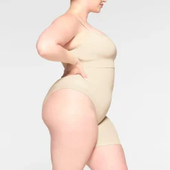 SEAMLESS SCULPT SOLUTION SHORT RIGHT LEG EXPOSED | SAND