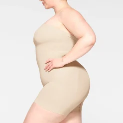 SEAMLESS SCULPT STRAPLESS SHORTIE BODYSUIT | SAND