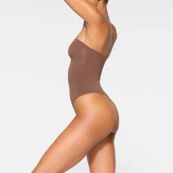SEAMLESS SCULPT STRAPLESS THONG BODYSUIT | JASPER