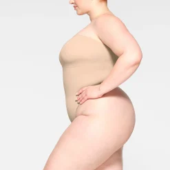 SEAMLESS SCULPT STRAPLESS THONG BODYSUIT | MICA