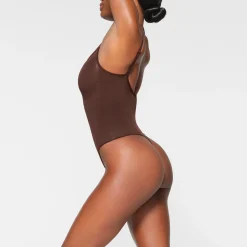 SEAMLESS SCULPT THONG BODYSUIT | COCOA