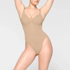 SEAMLESS SCULPT THONG BODYSUIT | CLAY