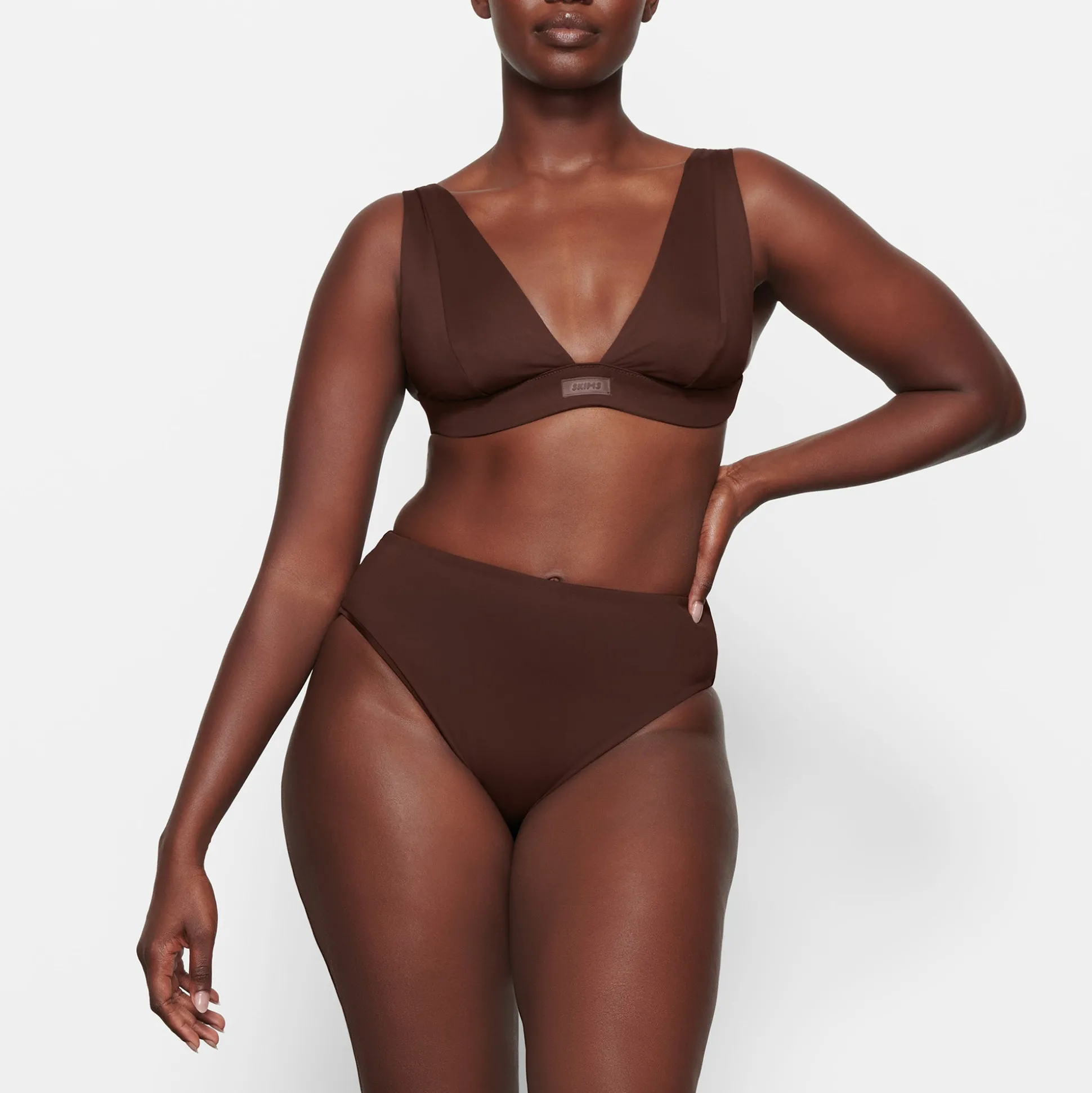 SIGNATURE SWIM PLUNGE BIKINI TOP | COCOA