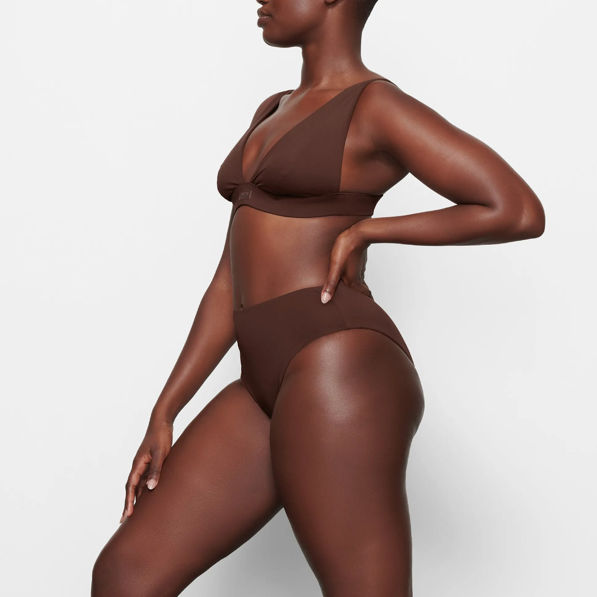 SIGNATURE SWIM PLUNGE BIKINI TOP | COCOA