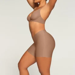 SKIMS BODY DIPPED FRONT SHORT | SIENNA
