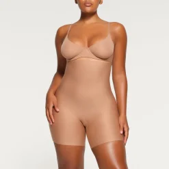 SKIMS BODY HIGH-WAISTED MID THIGH SHORT | SIENNA