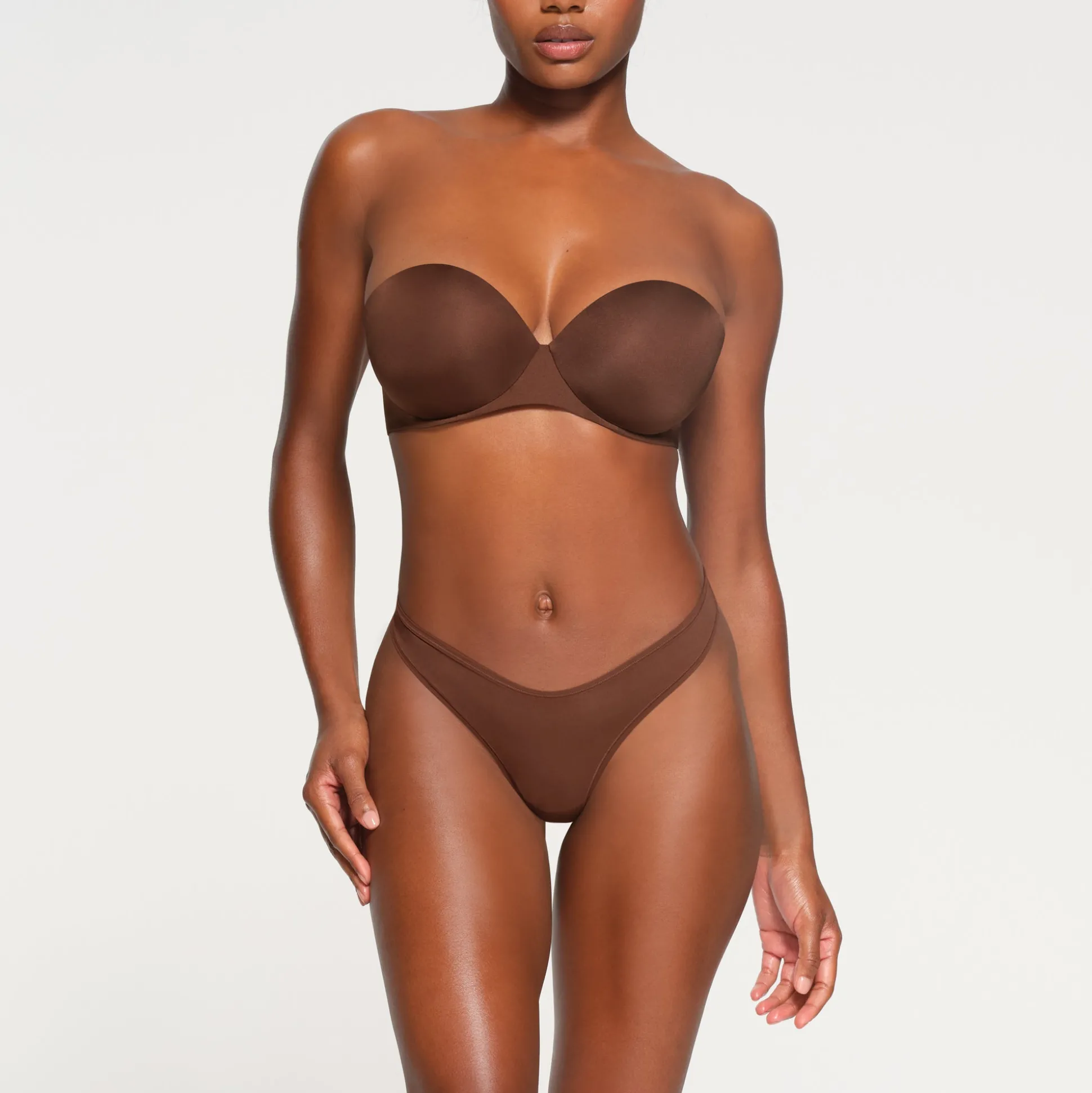 SKIMS ULTIMATE BRA STRAPLESS PUSH-UP BRA | COCOA