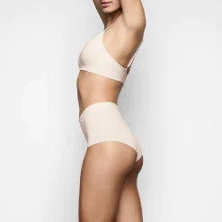SOFT SMOOTHING SEAMLESS BRALETTE | SAND