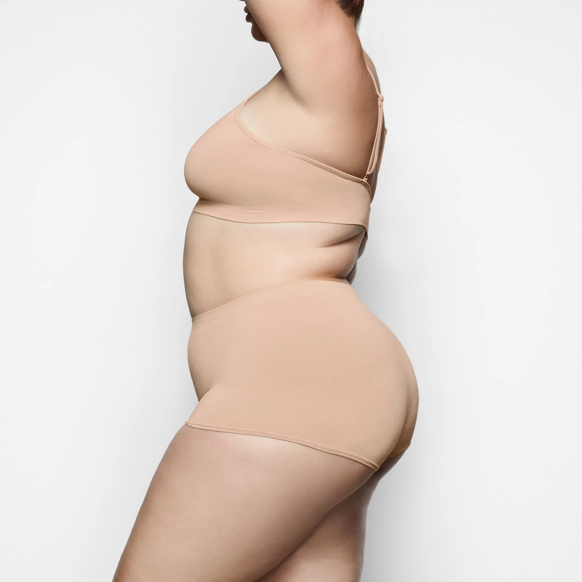 SOFT SMOOTHING SEAMLESS BOY SHORT | CLAY